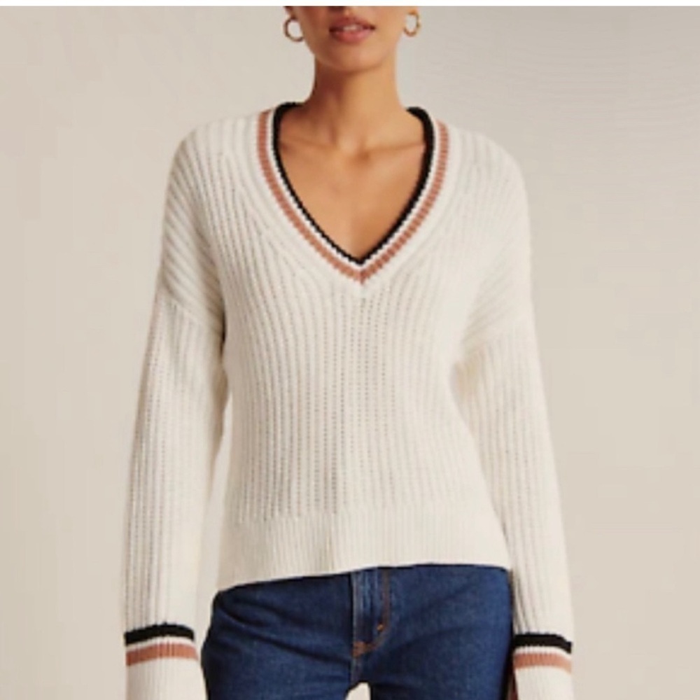 Abercrombie Easy Tipped V-Neck Sweater